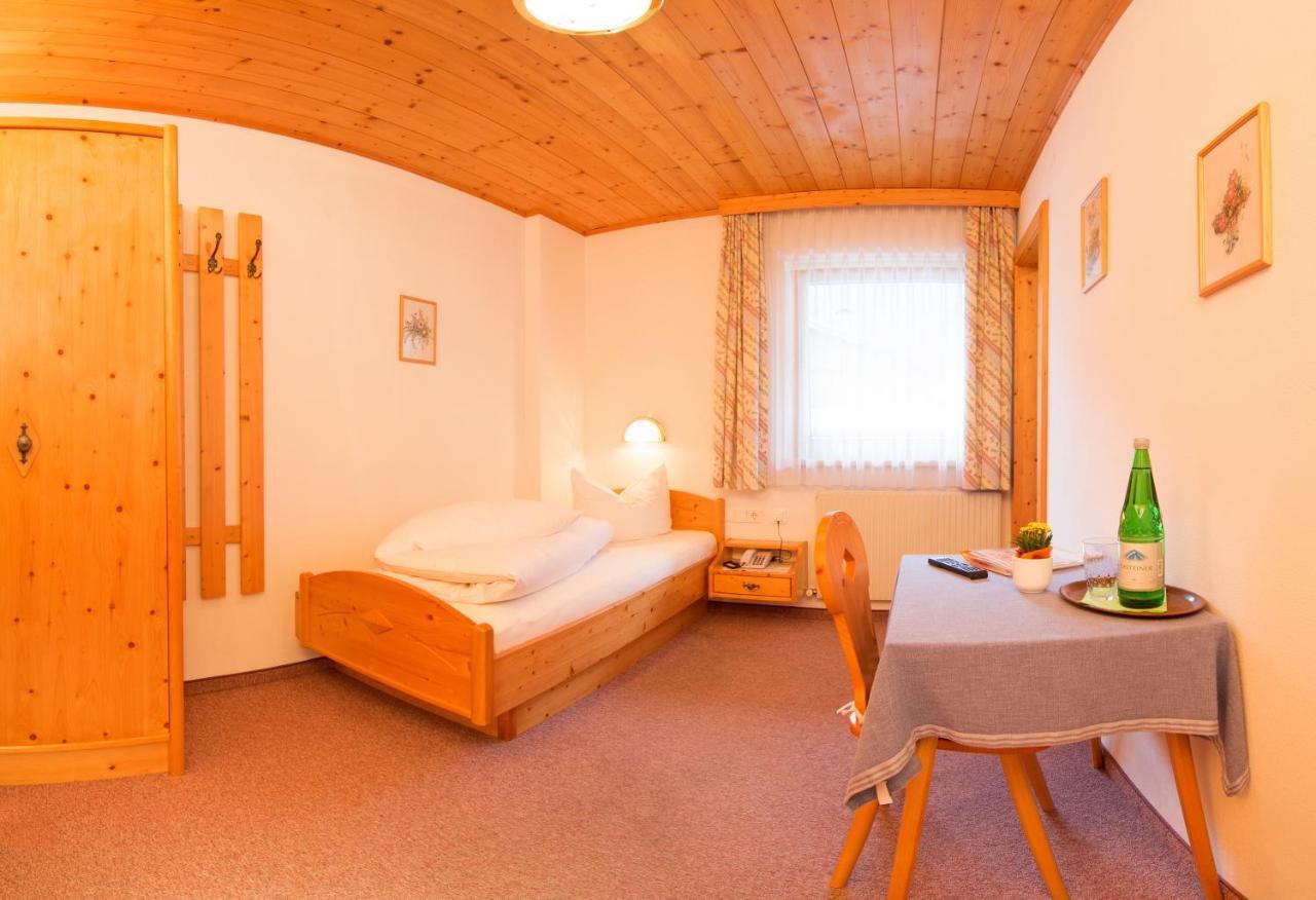 Haus Elisabeth Bed & Breakfast Neustift im Stubaital Room photo